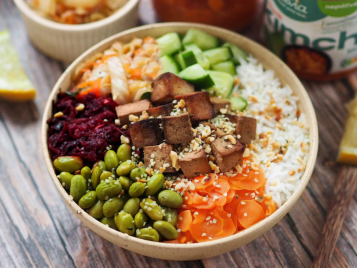 POKE BOWL WITH KIMCHI AND BEET